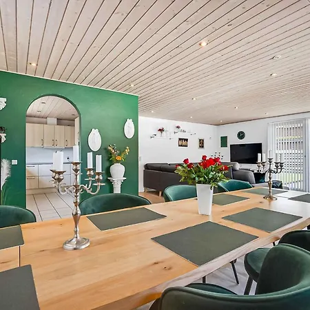 Cozy And Spacious Townhouse In 别墅 Års