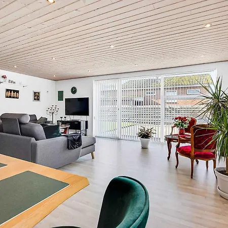 Cozy And Spacious Townhouse In *