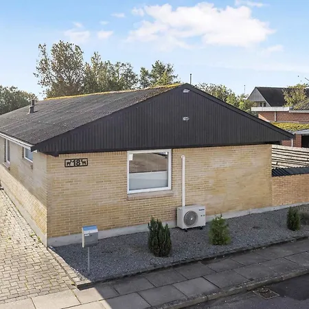 Cozy And Spacious Townhouse In 别墅 Års