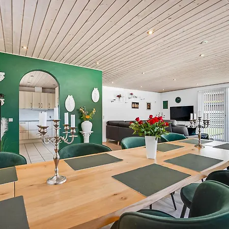 Cozy And Spacious Townhouse In Års